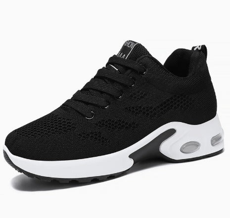 Wolkengang Comfort Sneaker in Schwarz mit weißer Sohle